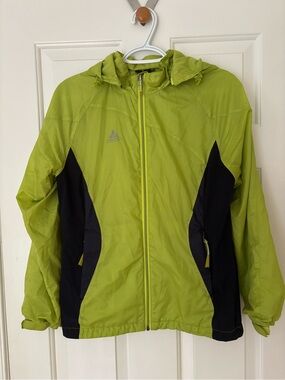 Vaude lightweight Lime Green Hooded Windbreaker Jacket